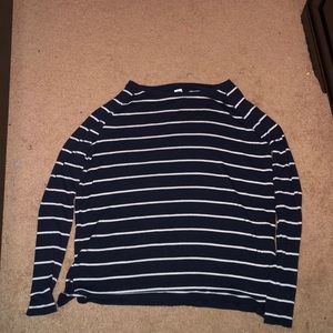 Long sleeve shirt. Very soft.